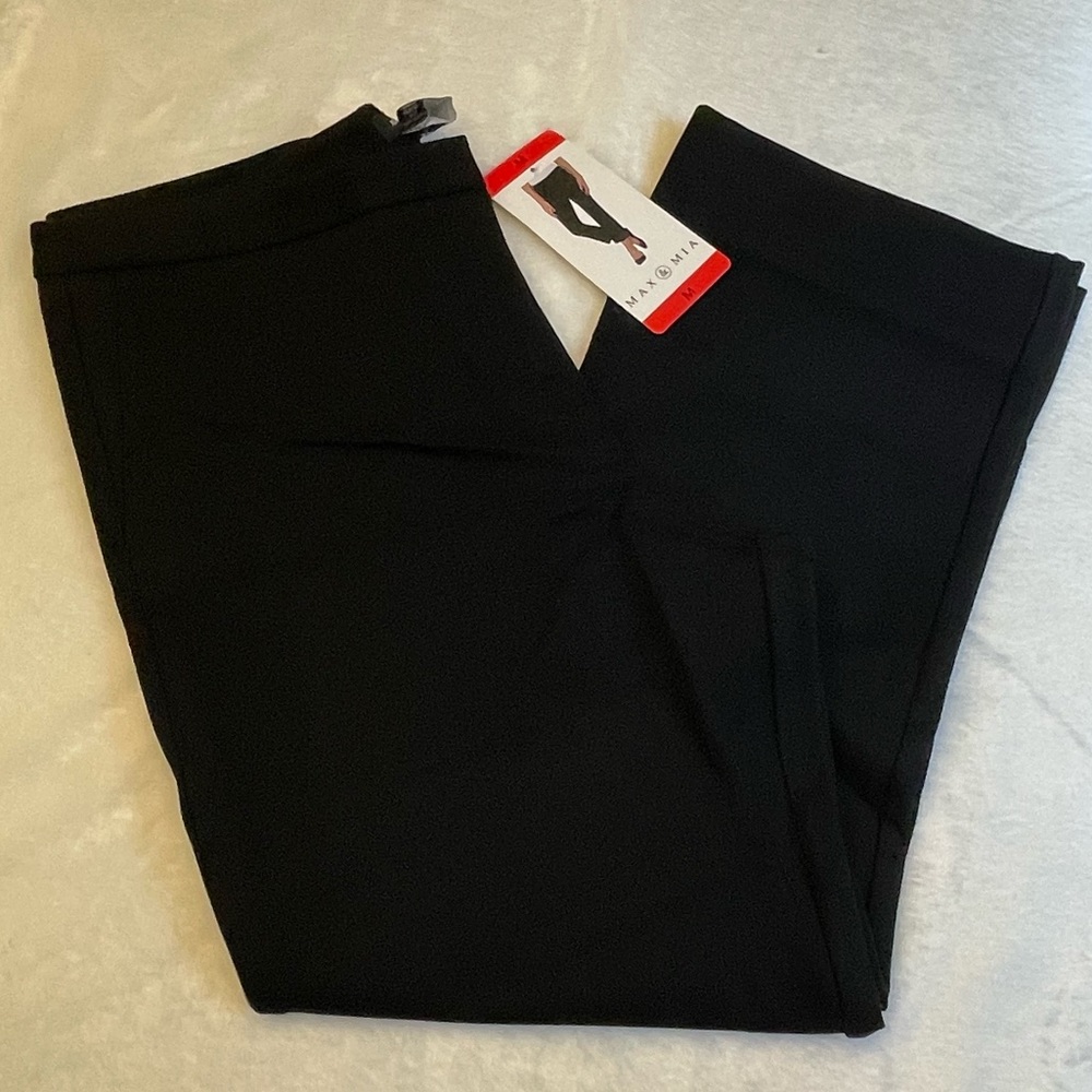 Max & Mia black crop kick style pants size medium